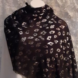 DKNY BLACK AND SILVER LEOPARD PRINT SCARF